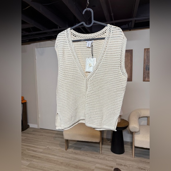 Sincerely Jules Button Up Cropped crochet Sweater Vest - Picture 4 of 9